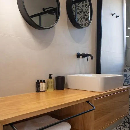 Papadria - Modern Luxury Near Kathisma * Tsoukaládhes