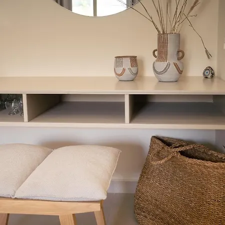 Papadria - Modern Luxury Near Kathisma Tsoukaládhes