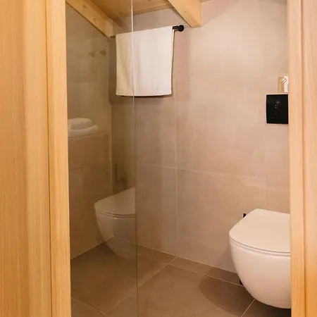 Papadria - Modern Luxury Near Kathisma Tsoukaládhes