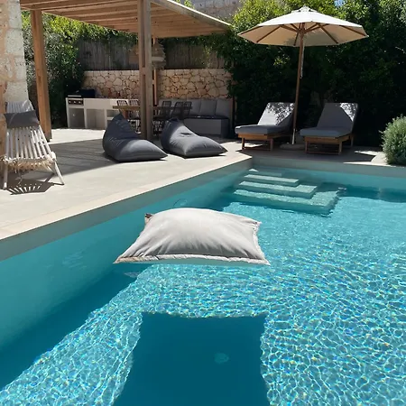 Villa Papadria - Modern Luxury Near Kathisma Tsoukaládhes