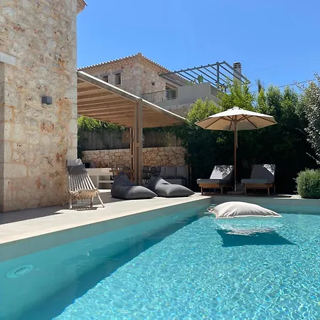 Papadria - Modern Luxury Near Kathisma Tsoukaládhes