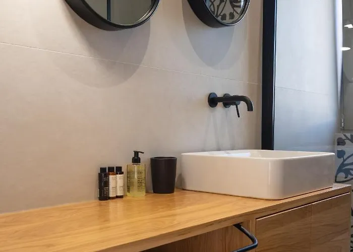 Papadria - Modern Luxury Near Kathisma * Tsoukaládhes