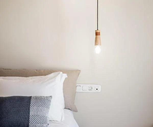 Papadria - Modern Luxury Near Kathisma Tsoukaládhes