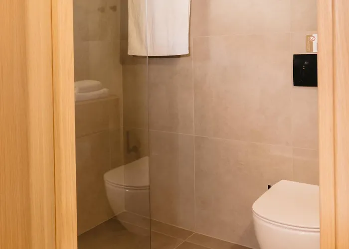 Papadria - Modern Luxury Near Kathisma Tsoukaládhes