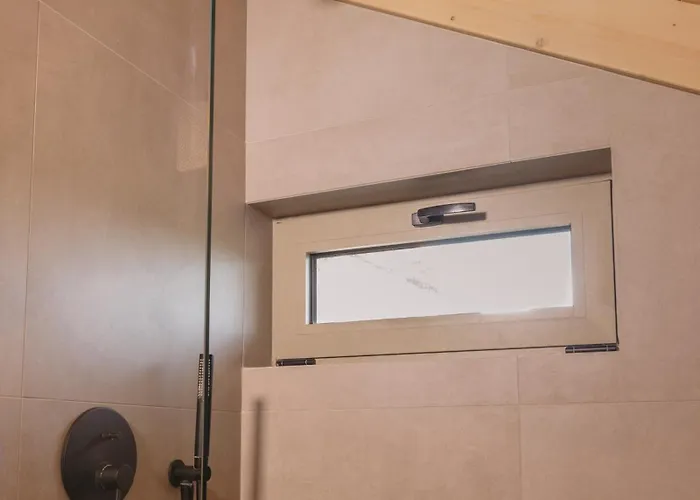 Papadria - Modern Luxury Near Kathisma Tsoukaládhes