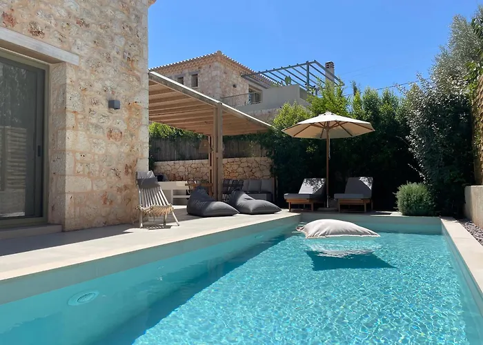 Papadria - Modern Luxury Near Kathisma Tsoukaládhes