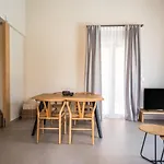 Vila Papadria - Modern Luxury Near Kathisma Tsoukaládhes