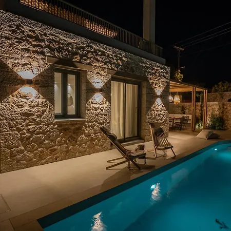 Villa Papadria - Modern Luxury Near Kathisma Tsoukaládhes