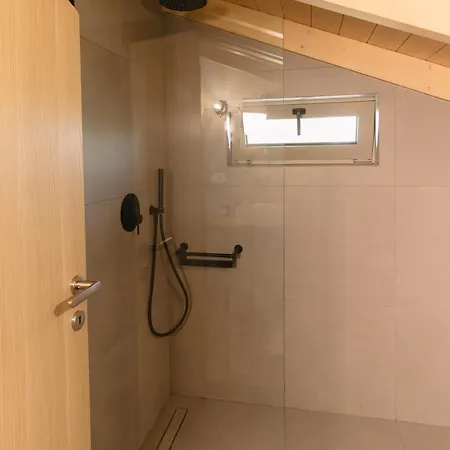 Papadria - Modern Luxury Near Kathisma Tsoukaladhes