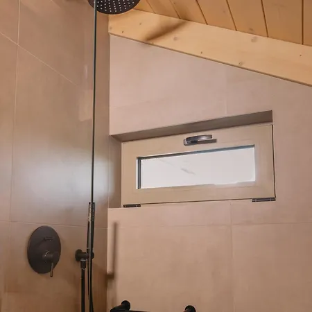 Papadria - Modern Luxury Near Kathisma Tsoukaladhes