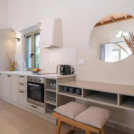 Villa Papadria - Modern Luxury Near Kathisma Tsoukaládhes