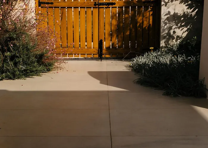 Papadria - Modern Luxury Near Kathisma Tsoukaladhes