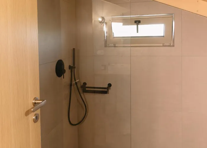 Papadria - Modern Luxury Near Kathisma Tsoukaladhes